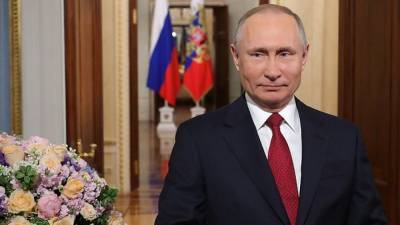 Путин традиционно поздравил женщин с 8 Марта