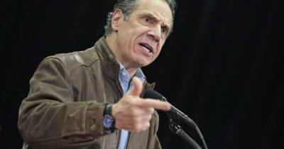 Секс-скандал: губернатора Нью-Йорка призвали уйти в отставку