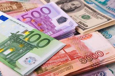 Россияне сняли со счетов 28 млрд долларов в иностранной валюте за год