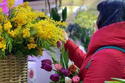 Флорист ответила на слова Жириновского о цветах для женщин