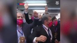 Жоан Лапорта победил на выборах президента ФК "Барселона" и пообещал удержать Месси