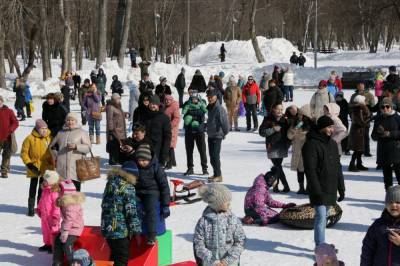 В южно-сахалинском парке в честь 8 Марта провели концерт