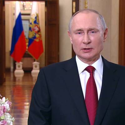 Владимир Путин поздравил жительниц страны с Международным женским днем