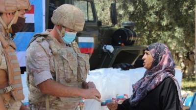 Сирийские женщины получили подарки к 8 Марта от российских военных
