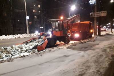 После снегопада всех костромских коммунальщиков мобилизовали на борьбу со снегом
