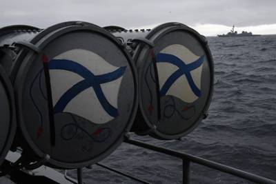 Загоревшееся в Японском море российское судно отбуксировали в бухту