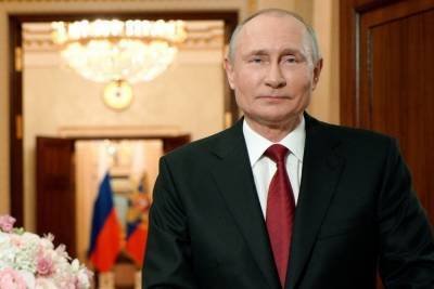 Путин поздравил россиянок с 8 марта, отдельно выделив матерей и врачей