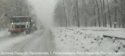Администрация Петрозаводска отчиталась, как в разгар снегопада убирались улицы города (ФОТО)