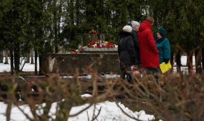 Кража пушки с советского монумента в Екабпилсе: полиция молчит, люди – ищут