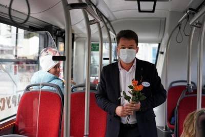 В автобусах Сочи проезд для женщин сделали бесплатным