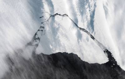 От Антарктиды откололся огромный айсберг: в чем его опасность (фото)