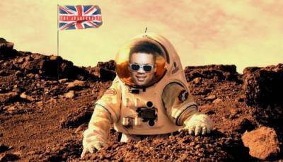 «Я готов, Усик». Джойс ответил украинцу, поделившись своим коллажем на Марсе