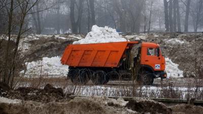 За сутки с улиц Петербурга вывезли 21 тыс. кубометров снега