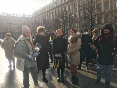 Феминистки спели на шествии в Петербурге правозащитные частушки