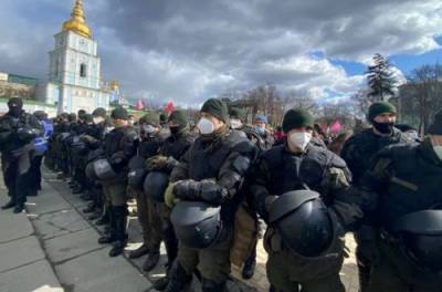 Марш женщин в Киеве: ультраправые пытаются сорвать шествие. ВИДЕО