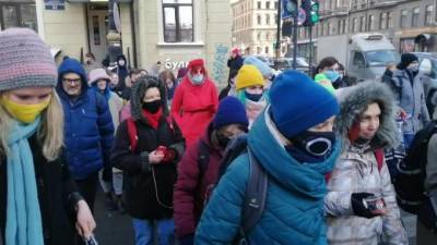 Феминистское шествие стартовало в Петербурге