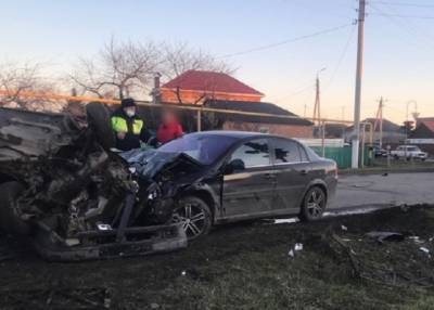 Полицейский в Краснодарском крае пьяным сел за руль и на скорости убил двоих мужчин