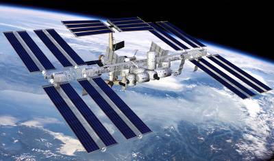 Космонавты на Международной космической станции начали латать вторую трещину