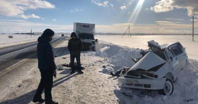 Фургон раздавил легковушку с женщиной и двумя детьми в Татарстане