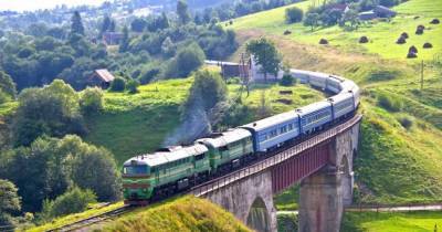 Укрзализныця выполнит дополнительные спецрейсы в Закарпатье: перечень поездов