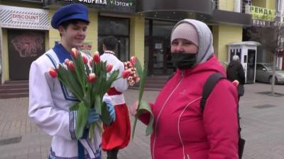 Новости на "России 24". В Крыму женщин поздравляли на трех языках