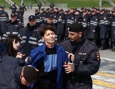 В Санкт-Петербурге полиция задержала художницу и феминистку Катрин Ненашеву