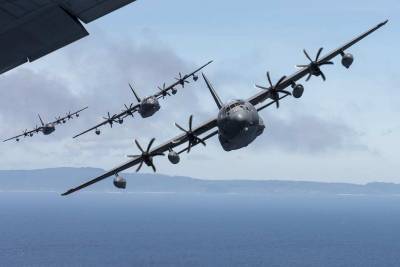 Американские бомбардировщики B-52H устроили “парад” в небе над Ближним Востоком