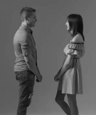 «Не целуясь»: социальный ролик про ВИЧ под музыку Мумий Тролля