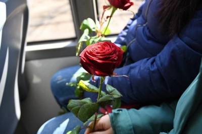 В Женский день по Одессе курсировал весенний троллейбус (фото)