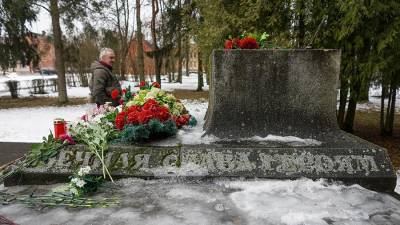 В Латвии установили личность укравшего пушку с советского памятника