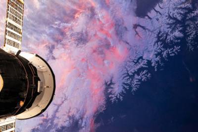Космонавт из Петербурга Иван Вагнер 8 марта показал вид заката с МКС