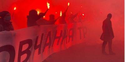 «Молчание держит за решеткой». Сторонники Стерненко провели акцию возле госдачи Зеленского в Конча-Заспе — фото