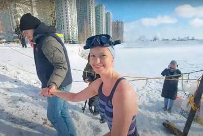 Жительница Петербурга побила рекорд по задержке дыхания в ледяной воде