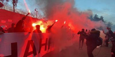 Акция в поддержку Стерненко проходит у государственной дачи Зеленского в Конча-Заспе - фото и видео - ТЕЛЕГРАФ