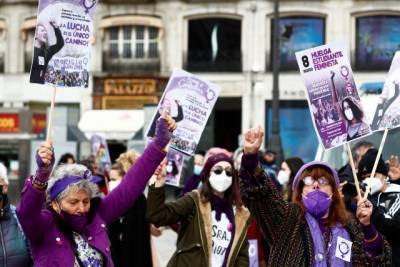 В Мадриде ультраправые женщины напали на феминисток