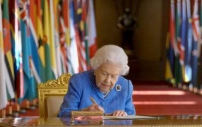 Елизавета II обратилась к британцам накануне выхода интервью Меган Маркл и принца Гарри
