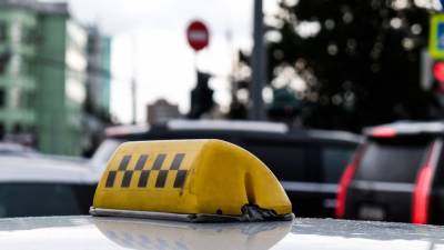 Пьяная пассажирка такси оказалась в полиции после разговора с петербургским таксистом