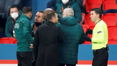 УЕФА дисквалифицировал судью, который спровоцировал расистский скандал в матче ЛЧ «ПСЖ» — «Истанбул»