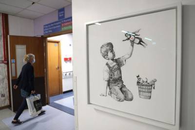Banksy продаст на аукционе написанную в больнице работу