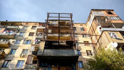 Десять человек выпали с балкона во время драки в Грузии