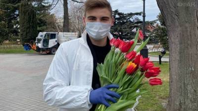«Белый концерт» и тысячи тюльпанов: как в Севастополе отметили 8 Марта