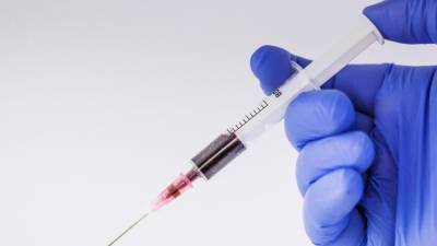 Немецкий активист сравнил вакцину AstraZeneca с газом "Циклон Б"