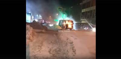 Автобус загорелся на улице Герцена в Томске