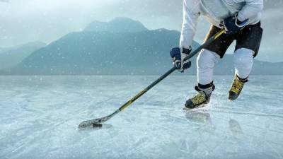 Звезды мирового спорта сыграли в хоккей на льду озера Байкал