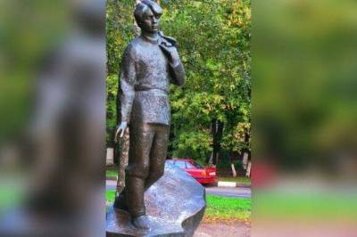 Памятник Есенину на юго-востоке Москвы отреставрируют в 2022 году