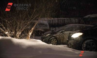 Во дворе Новосибирска застряло несколько карет скорой медицинской помощи