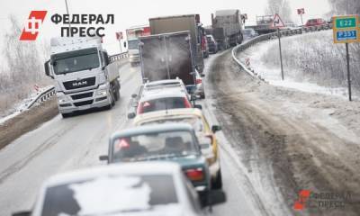 В Оренбургской области образовалась пробка из 17 автомобилей