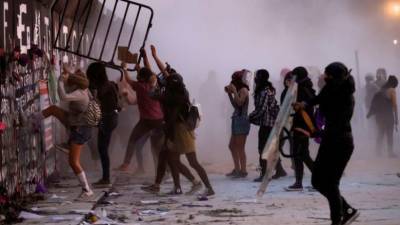 Женский день: в Мехико произошли стычки между протестующими и полицией