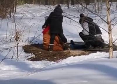 «Мама, не падай»: пьянка с ребенком в Казани попала на видео и возмутила соцсети