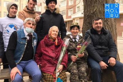 В Дагестане поздравили около 2000 женщин